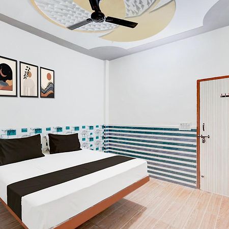 Hotel O Golden Bird Noida Esterno foto