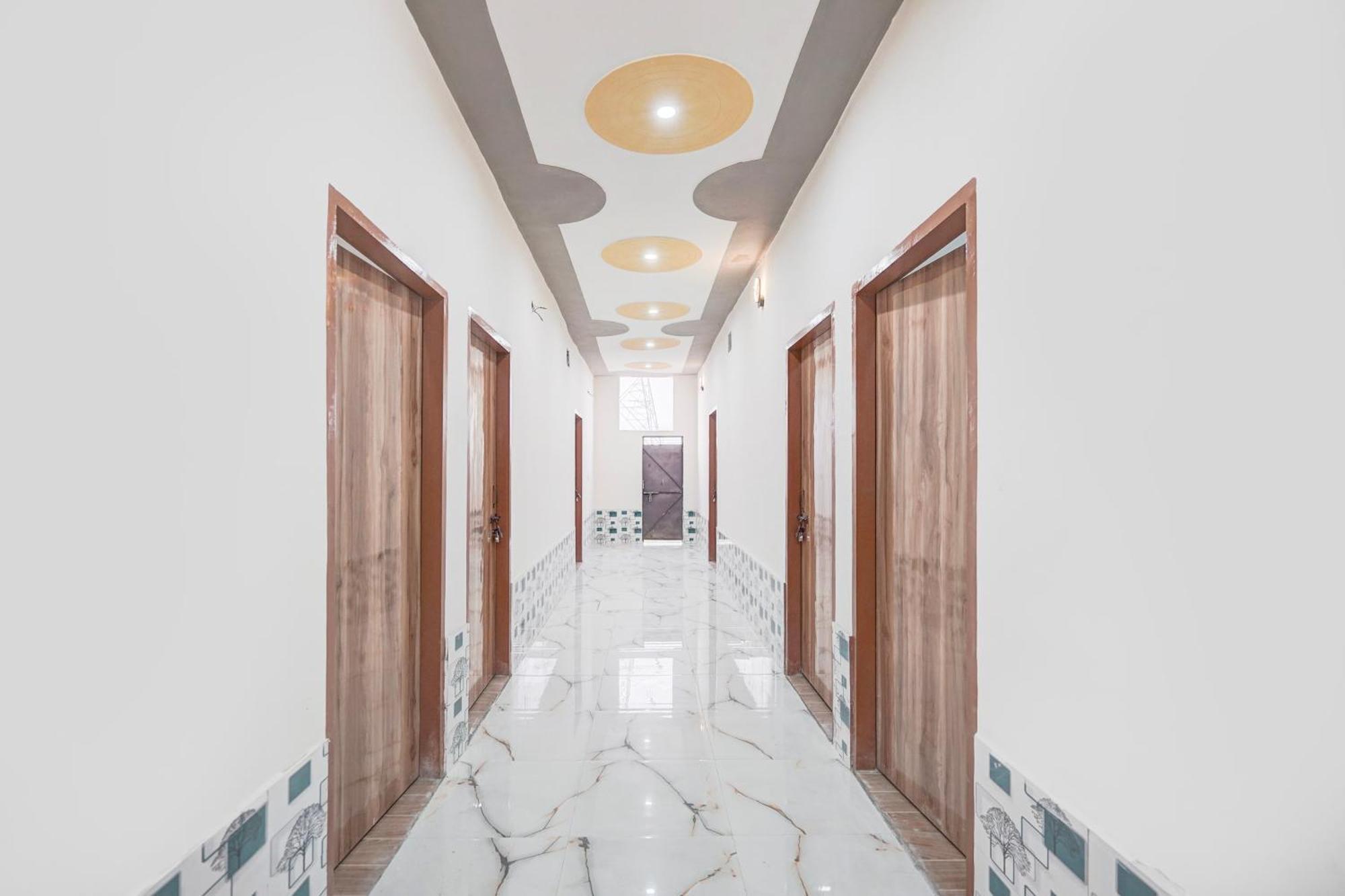 Hotel O Golden Bird Noida Esterno foto